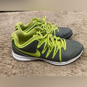 Vapor Zoom Tennis Court Shoe-Used Size 9